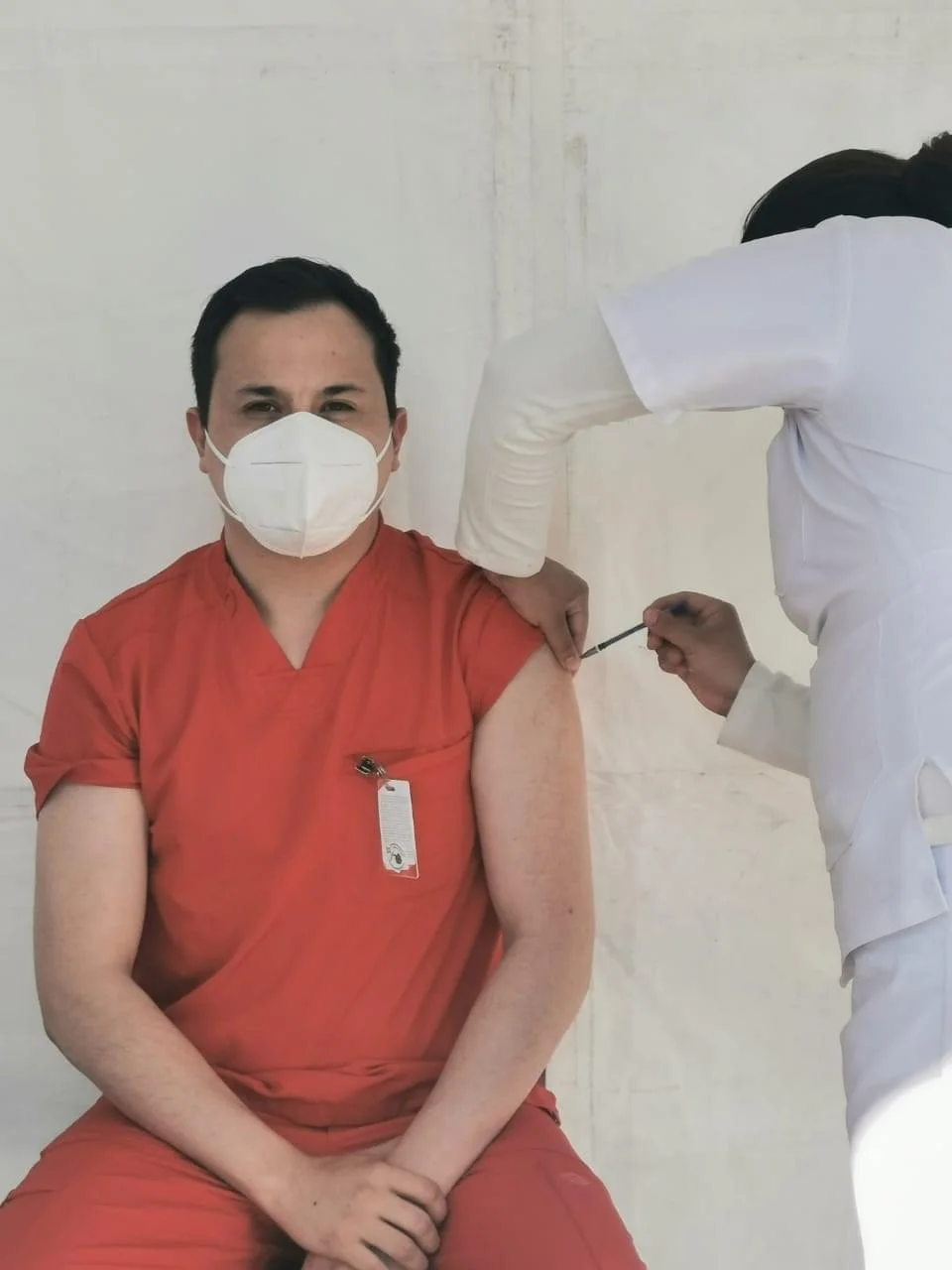 Recibe vacuna Covid-19 médico Tlaxcalteca